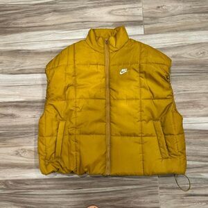 Nike Men's Yellow and Gold Gilet